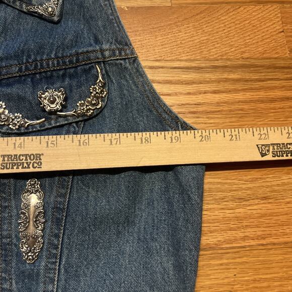 Vintage Faded Glory Denim Vest Women’s Size Medium Silver Concho Embellishments - Picture 10 of 11